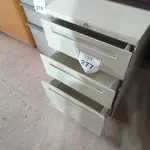 LOTE 277 - 01 GAVETEIRO (DRAWER). (NO ESTADO EM QUE SE ENCONTRA. SUJEITO A AVARIAS OCULTAS/VISÍVEIS.)