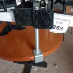 LOTE 253 - 01 SUPORTE PARA MONITOR (MONITOR STAND). (NO ESTADO EM QUE SE ENCONTRA. SUJEITO A AVARIAS OCULTAS/VISÍVEIS.)