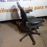 LOTE 196 - 01 CADEIRA HERMAN MILLER (HERMAN MILLER CHAIR). (NO ESTADO EM QUE SE ENCONTRA. SUJEITO A AVARIAS OCULTAS/VISÍVEIS.)