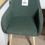 LOTE 225 - 01 CADEIRA VERDE (GREEN CHAIR). (NO ESTADO EM QUE SE ENCONTRA. SUJEITO A AVARIAS OCULTAS/VISÍVEIS.)