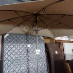 LOTE 183 - 01 GUARDA-CHUVA. (UMBRELLA) (NO ESTADO EM QUE SE ENCONTRA. SUJEITO A AVARIAS OCULTAS/VISÍVEIS.) BH1480H
