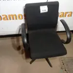 LOTE 194 - 01 CADEIRA DE ESCRITÓRIO PRETA COM RODINHA (BLACK OFFICE CHAIR WITH WHEELS). (NO ESTADO EM QUE SE ENCONTRA. SUJEITO A AVARIAS OCULTAS/VISÍVEIS.)