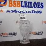 LOTE 028 - 01 VASO DE CRISTAL BOHEMIA. (NO ESTADO) ATENÇÃO! FAZER A VISITAÇÃO ANTES DE ARREMATAR, NÃO SABEMOS SE FUNCIONA. LEILÃO NÃO TEM GARANTIA E NEM DEVOLUÇÃO, SUJEITO A POSSÍVEIS AVARIAS VISÍVEIS/OCULTAS E/OU AUSÊNCIA DE COMPONENTES., NÃO SABEMOS SE FUNCIONA. LEILÃO NÃO TEM GARANTIA E NEM DEVOLUÇÃO, SUJEITO A POSSÍVEIS AVARIAS VISÍVEIS/OCULTAS E/OU AUSÊNCIA DE COMPONENTES.