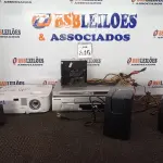 LOTE 346 - 01 VÍDEO CASSETE MARCA PANASONIC, 01 APARELHO DE DVD MARCA PHILIPS, 02 ESTABILIZADORES E 01 PROJETOR MULTIMIDIA. (NO ESTADO) ATENÇÃO! FAZER A VISITAÇÃO ANTES DE ARREMATAR, NÃO SABEMOS SE FUNCIONA. LEILÃO NÃO TEM GARANTIA E NEM DEVOLUÇÃO, SUJEITO A POSSÍVEIS AVARIAS VISÍVEIS/OCULTAS E/OU AUSÊNCIA DE COMPONENTES.