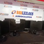 LOTE 355 - 05 MONITORES LCD MARCAS E MODELOS DIVERSOS. (NO ESTADO) ATENÇÃO! FAZER A VISITAÇÃO ANTES DE ARREMATAR, NÃO SABEMOS SE FUNCIONA. LEILÃO NÃO TEM GARANTIA E NEM DEVOLUÇÃO, SUJEITO A POSSÍVEIS AVARIAS VISÍVEIS/OCULTAS E/OU AUSÊNCIA DE COMPONENTES.