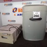 LOTE 266 - 02 FRAGMENTADORAS DE PAPEL MARCAS ROYAL E IDEAL (NO ESTADO) ATENÇÃO! FAZER A VISITAÇÃO ANTES DE ARREMATAR, NÃO SABEMOS SE FUNCIONA. LEILÃO NÃO TEM GARANTIA E NEM DEVOLUÇÃO, SUJEITO A POSSÍVEIS AVARIAS VISÍVEIS/OCULTAS E/OU AUSÊNCIA DE COMPONENTES.