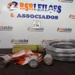 LOTE 178 - 9KG DE ARAME GALVANIZADO E 2KG DE BASTÃO DE COLA QUENTE. (NO ESTADO) ATENÇÃO! FAZER A VISITAÇÃO ANTES DE ARREMATAR, NÃO SABEMOS SE FUNCIONA. LEILÃO NÃO TEM GARANTIA E NEM DEVOLUÇÃO, SUJEITO A POSSÍVEIS AVARIAS VISÍVEIS/OCULTAS E/OU AUSÊNCIA DE COMPONENTES.