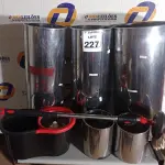 LOTE 227 - 03 LIXEIRAS EM INOX E 01 KIT BALDE E ESCOVÃO. (NO ESTADO) ATENÇÃO! FAZER A VISITAÇÃO ANTES DE ARREMATAR, NÃO SABEMOS SE FUNCIONA. LEILÃO NÃO TEM GARANTIA E NEM DEVOLUÇÃO, SUJEITO A POSSÍVEIS AVARIAS VISÍVEIS/OCULTAS E/OU AUSÊNCIA DE COMPONENTES.