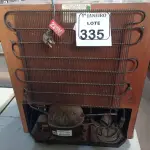 LOTE 335 - 01 ADEGA CLIMATIZADA C/ACABAMENTO EM MADEIRA. (NO ESTADO) ATENÇÃO! FAZER A VISITAÇÃO ANTES DE ARREMATAR, NÃO SABEMOS SE FUNCIONA. LEILÃO NÃO TEM GARANTIA E NEM DEVOLUÇÃO, SUJEITO A POSSÍVEIS AVARIAS VISÍVEIS/OCULTAS E/OU AUSÊNCIA DE COMPONENTES.