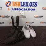 LOTE 104 - 04 PARES DE CALÇADOS PARA LIMPEZA DE NUMERAÇÕES DIVERSAS. (NO ESTADO) ATENÇÃO! FAZER A VISITAÇÃO ANTES DE ARREMATAR, NÃO SABEMOS SE FUNCIONA. LEILÃO NÃO TEM GARANTIA E NEM DEVOLUÇÃO, SUJEITO A POSSÍVEIS AVARIAS VISÍVEIS/OCULTAS E/OU AUSÊNCIA DE COMPONENTES.