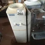 LOTE 260 - 03 BEBEDOUROS P/GALÃO MARCAS E MODELOS DIVERSOS P/RETIRADA DE PEÇAS. (NO ESTADO) ATENÇÃO! FAZER A VISITAÇÃO ANTES DE ARREMATAR, NÃO SABEMOS SE FUNCIONA. LEILÃO NÃO TEM GARANTIA E NEM DEVOLUÇÃO, SUJEITO A POSSÍVEIS AVARIAS VISÍVEIS/OCULTAS E/OU AUSÊNCIA DE COMPONENTES.