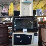 LOTE 249 - 01 FORNO ELÉTRICO MARCA BLACK E DECKER, 01 MICRO-ONDAS PANASONIC E 01 PURIFICADOR DE ÁGUA P/GARRAFÃO MARCA IBBL. (NO ESTADO) ATENÇÃO! FAZER A VISITAÇÃO ANTES DE ARREMATAR, NÃO SABEMOS SE FUNCIONA. LEILÃO NÃO TEM GARANTIA E NEM DEVOLUÇÃO, SUJEITO A POSSÍVEIS AVARIAS VISÍVEIS/OCULTAS E/OU AUSÊNCIA DE COMPONENTES.