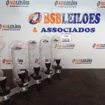 LOTE 383 - 05 SUPORTES DOSADORES DE GARRAFAS. (NO ESTADO) ATENÇÃO! FAZER A VISITAÇÃO ANTES DE ARREMATAR, NÃO SABEMOS SE FUNCIONA. LEILÃO NÃO TEM GARANTIA E NEM DEVOLUÇÃO, SUJEITO A POSSÍVEIS AVARIAS VISÍVEIS/OCULTAS E/OU AUSÊNCIA DE COMPONENTES.