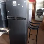 LOTE 392 - 01 GELADEIRA MODELO DC33 MARCA ELECTROLUX 220V. (NO ESTADO) ATENÇÃO! FAZER A VISITAÇÃO ANTES DE ARREMATAR, NÃO SABEMOS SE FUNCIONA. LEILÃO NÃO TEM GARANTIA E NEM DEVOLUÇÃO, SUJEITO A POSSÍVEIS AVARIAS VISÍVEIS/OCULTAS E/OU AUSÊNCIA DE COMPONENTES.