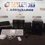 LOTE 326 - 01 LOTE C/VÁRIAS CAIXAS DE SOM MARCAS E MODELOS DIVERSOS. (NO ESTADO) ATENÇÃO! FAZER A VISITAÇÃO ANTES DE ARREMATAR, NÃO SABEMOS SE FUNCIONA. LEILÃO NÃO TEM GARANTIA E NEM DEVOLUÇÃO, SUJEITO A POSSÍVEIS AVARIAS VISÍVEIS/OCULTAS E/OU AUSÊNCIA DE COMPONENTES.