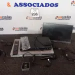 LOTE 206 - 01 MONITOR PORTÁTIL MARCA ARZOPA, 01 LEITOR BIOMÉTRICO E 01 MICROFONE. (NO ESTADO) ATENÇÃO! FAZER A VISITAÇÃO ANTES DE ARREMATAR, NÃO SABEMOS SE FUNCIONA. LEILÃO NÃO TEM GARANTIA E NEM DEVOLUÇÃO, SUJEITO A POSSÍVEIS AVARIAS VISÍVEIS/OCULTAS E/OU AUSÊNCIA DE COMPONENTES.