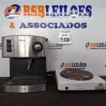LOTE 349 - 01 FOGÃO DE INDUÇÃO 01 BOCA MARCA ELECTROLUX E 01 CAFETEIRA MARCA PHILCO. (NO ESTADO) ATENÇÃO! FAZER A VISITAÇÃO ANTES DE ARREMATAR, NÃO SABEMOS SE FUNCIONA. LEILÃO NÃO TEM GARANTIA E NEM DEVOLUÇÃO, SUJEITO A POSSÍVEIS AVARIAS VISÍVEIS/OCULTAS E/OU AUSÊNCIA DE COMPONENTES.