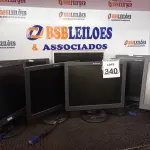 LOTE 340 - 08 MONITORES LCD MARCAS E MODELOS DIVERSOS. (NO ESTADO) ATENÇÃO! FAZER A VISITAÇÃO ANTES DE ARREMATAR, NÃO SABEMOS SE FUNCIONA. LEILÃO NÃO TEM GARANTIA E NEM DEVOLUÇÃO, SUJEITO A POSSÍVEIS AVARIAS VISÍVEIS/OCULTAS E/OU AUSÊNCIA DE COMPONENTES.