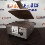 LOTE 270 - 01 SANDUICHEIRA EM INOX ELÉTRICA TRIFÁSICA. (NO ESTADO) ATENÇÃO! FAZER A VISITAÇÃO ANTES DE ARREMATAR, NÃO SABEMOS SE FUNCIONA. LEILÃO NÃO TEM GARANTIA E NEM DEVOLUÇÃO, SUJEITO A POSSÍVEIS AVARIAS VISÍVEIS/OCULTAS E/OU AUSÊNCIA DE COMPONENTES.