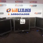 LOTE 344 - 06 MONITORES LCD MARCAS E MODELOS DIVERSOS. (NO ESTADO) ATENÇÃO! FAZER A VISITAÇÃO ANTES DE ARREMATAR, NÃO SABEMOS SE FUNCIONA. LEILÃO NÃO TEM GARANTIA E NEM DEVOLUÇÃO, SUJEITO A POSSÍVEIS AVARIAS VISÍVEIS/OCULTAS E/OU AUSÊNCIA DE COMPONENTES.