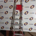LOTE 226 - 01 ESCADA DE ALUMÍNIO C/06 DEGRAUS. (NO ESTADO) ATENÇÃO! FAZER A VISITAÇÃO ANTES DE ARREMATAR, NÃO SABEMOS SE FUNCIONA. LEILÃO NÃO TEM GARANTIA E NEM DEVOLUÇÃO, SUJEITO A POSSÍVEIS AVARIAS VISÍVEIS/OCULTAS E/OU AUSÊNCIA DE COMPONENTES.