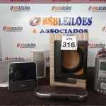 LOTE 316 - 01 CAIXA DE SOM SUBWOOFER MARCA PHILIPS E DIVERSOS APARELHOS DE SOM MARCAS E MODELOS DIVERSOS. (NO ESTADO) ATENÇÃO! FAZER A VISITAÇÃO ANTES DE ARREMATAR, NÃO SABEMOS SE FUNCIONA. LEILÃO NÃO TEM GARANTIA E NEM DEVOLUÇÃO, SUJEITO A POSSÍVEIS AVARIAS VISÍVEIS/OCULTAS E/OU AUSÊNCIA DE COMPONENTES.