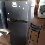 LOTE 392 - 01 GELADEIRA MODELO DC33 MARCA ELECTROLUX 220V. (NO ESTADO) ATENÇÃO! FAZER A VISITAÇÃO ANTES DE ARREMATAR, NÃO SABEMOS SE FUNCIONA. LEILÃO NÃO TEM GARANTIA E NEM DEVOLUÇÃO, SUJEITO A POSSÍVEIS AVARIAS VISÍVEIS/OCULTAS E/OU AUSÊNCIA DE COMPONENTES.