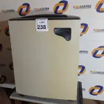 LOTE 238 - 01 FRAGMENTADORA DE PAPEL MARCA FELLOWES. (NO ESTADO) ATENÇÃO! FAZER A VISITAÇÃO ANTES DE ARREMATAR, NÃO SABEMOS SE FUNCIONA. LEILÃO NÃO TEM GARANTIA E NEM DEVOLUÇÃO, SUJEITO A POSSÍVEIS AVARIAS VISÍVEIS/OCULTAS E/OU AUSÊNCIA DE COMPONENTES.
