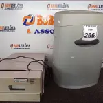 LOTE 266 - 02 FRAGMENTADORAS DE PAPEL MARCAS ROYAL E IDEAL (NO ESTADO) ATENÇÃO! FAZER A VISITAÇÃO ANTES DE ARREMATAR, NÃO SABEMOS SE FUNCIONA. LEILÃO NÃO TEM GARANTIA E NEM DEVOLUÇÃO, SUJEITO A POSSÍVEIS AVARIAS VISÍVEIS/OCULTAS E/OU AUSÊNCIA DE COMPONENTES.