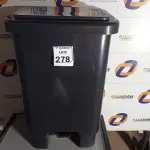LOTE 278 - 01 LIXEIRA DE PLÁSTICO TAMANHO GRANDE NA COR PRETA. (NO ESTADO) ATENÇÃO! FAZER A VISITAÇÃO ANTES DE ARREMATAR, NÃO SABEMOS SE FUNCIONA. LEILÃO NÃO TEM GARANTIA E NEM DEVOLUÇÃO, SUJEITO A POSSÍVEIS AVARIAS VISÍVEIS/OCULTAS E/OU AUSÊNCIA DE COMPONENTES.