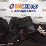 LOTE 210 - 01 LOTE C/VÁRIAS BOLSAS MODELOS DIVERSOS. (NO ESTADO) ATENÇÃO! FAZER A VISITAÇÃO ANTES DE ARREMATAR, NÃO SABEMOS SE FUNCIONA. LEILÃO NÃO TEM GARANTIA E NEM DEVOLUÇÃO, SUJEITO A POSSÍVEIS AVARIAS VISÍVEIS/OCULTAS E/OU AUSÊNCIA DE COMPONENTES.