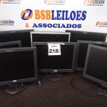 LOTE 218 - 08 MONITORES LCD MARCAS E MODELOS DIVERSOS. (NO ESTADO) ATENÇÃO! FAZER A VISITAÇÃO ANTES DE ARREMATAR, NÃO SABEMOS SE FUNCIONA. LEILÃO NÃO TEM GARANTIA E NEM DEVOLUÇÃO, SUJEITO A POSSÍVEIS AVARIAS VISÍVEIS/OCULTAS E/OU AUSÊNCIA DE COMPONENTES.