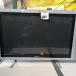 LOTE 351 - 01 TV 42” MARCA PHILIPS. (NO ESTADO) ATENÇÃO! FAZER A VISITAÇÃO ANTES DE ARREMATAR, NÃO SABEMOS SE FUNCIONA. LEILÃO NÃO TEM GARANTIA E NEM DEVOLUÇÃO, SUJEITO A POSSÍVEIS AVARIAS VISÍVEIS/OCULTAS E/OU AUSÊNCIA DE COMPONENTES.