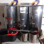 LOTE 227 - 03 LIXEIRAS EM INOX E 01 KIT BALDE E ESCOVÃO. (NO ESTADO) ATENÇÃO! FAZER A VISITAÇÃO ANTES DE ARREMATAR, NÃO SABEMOS SE FUNCIONA. LEILÃO NÃO TEM GARANTIA E NEM DEVOLUÇÃO, SUJEITO A POSSÍVEIS AVARIAS VISÍVEIS/OCULTAS E/OU AUSÊNCIA DE COMPONENTES.