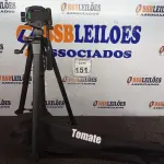 LOTE 151 - 01 TRIPÉ PARA CÂMERA TOMATE MTG-3016. (NO ESTADO) ATENÇÃO! FAZER A VISITAÇÃO ANTES DE ARREMATAR, NÃO SABEMOS SE FUNCIONA. LEILÃO NÃO TEM GARANTIA E NEM DEVOLUÇÃO, SUJEITO A POSSÍVEIS AVARIAS VISÍVEIS/OCULTAS E/OU AUSÊNCIA DE COMPONENTES.