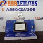LOTE 291 - 05 REFLETORES DE LED AMBIENTE EXTERNO 100W CADA (NOVO). (NO ESTADO) ATENÇÃO! FAZER A VISITAÇÃO ANTES DE ARREMATAR, NÃO SABEMOS SE FUNCIONA. LEILÃO NÃO TEM GARANTIA E NEM DEVOLUÇÃO, SUJEITO A POSSÍVEIS AVARIAS VISÍVEIS/OCULTAS E/OU AUSÊNCIA DE COMPONENTES.