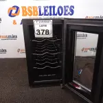 LOTE 378 - 01 ADEGA MARCA CONTINENTAL. (NO ESTADO) ATENÇÃO! FAZER A VISITAÇÃO ANTES DE ARREMATAR, NÃO SABEMOS SE FUNCIONA. LEILÃO NÃO TEM GARANTIA E NEM DEVOLUÇÃO, SUJEITO A POSSÍVEIS AVARIAS VISÍVEIS/OCULTAS E/OU AUSÊNCIA DE COMPONENTES.