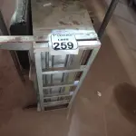 LOTE 259 - 01 PORTA DE ROLAR DE FERRO. (NO ESTADO) ATENÇÃO! FAZER A VISITAÇÃO ANTES DE ARREMATAR, NÃO SABEMOS SE FUNCIONA. LEILÃO NÃO TEM GARANTIA E NEM DEVOLUÇÃO, SUJEITO A POSSÍVEIS AVARIAS VISÍVEIS/OCULTAS E/OU AUSÊNCIA DE COMPONENTES.