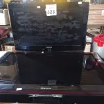 LOTE 323 - 02 TV'S 32” E 40” MARCA SAMSUNG. (NO ESTADO) ATENÇÃO! FAZER A VISITAÇÃO ANTES DE ARREMATAR, NÃO SABEMOS SE FUNCIONA. LEILÃO NÃO TEM GARANTIA E NEM DEVOLUÇÃO, SUJEITO A POSSÍVEIS AVARIAS VISÍVEIS/OCULTAS E/OU AUSÊNCIA DE COMPONENTES.