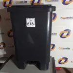 LOTE 278 - 01 LIXEIRA DE PLÁSTICO TAMANHO GRANDE NA COR PRETA. (NO ESTADO) ATENÇÃO! FAZER A VISITAÇÃO ANTES DE ARREMATAR, NÃO SABEMOS SE FUNCIONA. LEILÃO NÃO TEM GARANTIA E NEM DEVOLUÇÃO, SUJEITO A POSSÍVEIS AVARIAS VISÍVEIS/OCULTAS E/OU AUSÊNCIA DE COMPONENTES.