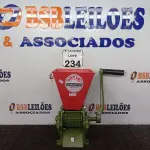LOTE 234 - 01 DESCASCADOR DE CAFÉ MARCA BOTINI.  (NO ESTADO) ATENÇÃO! FAZER A VISITAÇÃO ANTES DE ARREMATAR, NÃO SABEMOS SE FUNCIONA. LEILÃO NÃO TEM GARANTIA E NEM DEVOLUÇÃO, SUJEITO A POSSÍVEIS AVARIAS VISÍVEIS/OCULTAS E/OU AUSÊNCIA DE COMPONENTES.