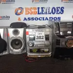 LOTE 382 - 01APARELHO DE SOM C/CAIXA PASSIVA MARCA PHILIPS E 01 APARELHO DE SOM MARCA SAMSUNG S/CAIXA. (NO ESTADO) ATENÇÃO! FAZER A VISITAÇÃO ANTES DE ARREMATAR, NÃO SABEMOS SE FUNCIONA. LEILÃO NÃO TEM GARANTIA E NEM DEVOLUÇÃO, SUJEITO A POSSÍVEIS AVARIAS VISÍVEIS/OCULTAS E/OU AUSÊNCIA DE COMPONENTES.
