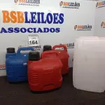 LOTE 164 - 03 GARRAFAS TÉRMICAS E 01 GARRAFÃO DE PLÁSTICO. (NO ESTADO) ATENÇÃO! FAZER A VISITAÇÃO ANTES DE ARREMATAR, NÃO SABEMOS SE FUNCIONA. LEILÃO NÃO TEM GARANTIA E NEM DEVOLUÇÃO, SUJEITO A POSSÍVEIS AVARIAS VISÍVEIS/OCULTAS E/OU AUSÊNCIA DE COMPONENTES.
