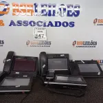 LOTE 347 - 05 APARELHOS TELEFÔNICOS TELA TOUCH MARCA GRANDSTREAM INCOMPLETO. (NO ESTADO) ATENÇÃO! FAZER A VISITAÇÃO ANTES DE ARREMATAR, NÃO SABEMOS SE FUNCIONA. LEILÃO NÃO TEM GARANTIA E NEM DEVOLUÇÃO, SUJEITO A POSSÍVEIS AVARIAS VISÍVEIS/OCULTAS E/OU AUSÊNCIA DE COMPONENTES.