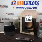 LOTE 316 - 01 CAIXA DE SOM SUBWOOFER MARCA PHILIPS E DIVERSOS APARELHOS DE SOM MARCAS E MODELOS DIVERSOS. (NO ESTADO) ATENÇÃO! FAZER A VISITAÇÃO ANTES DE ARREMATAR, NÃO SABEMOS SE FUNCIONA. LEILÃO NÃO TEM GARANTIA E NEM DEVOLUÇÃO, SUJEITO A POSSÍVEIS AVARIAS VISÍVEIS/OCULTAS E/OU AUSÊNCIA DE COMPONENTES.