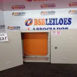 LOTE 237 - 02 QUADROS DE DISTRIBUIÇÃO ELÉTRICA DE FERRO. (NO ESTADO) ATENÇÃO! FAZER A VISITAÇÃO ANTES DE ARREMATAR, NÃO SABEMOS SE FUNCIONA. LEILÃO NÃO TEM GARANTIA E NEM DEVOLUÇÃO, SUJEITO A POSSÍVEIS AVARIAS VISÍVEIS/OCULTAS E/OU AUSÊNCIA DE COMPONENTES.