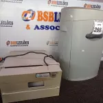 LOTE 266 - 02 FRAGMENTADORAS DE PAPEL MARCAS ROYAL E IDEAL (NO ESTADO) ATENÇÃO! FAZER A VISITAÇÃO ANTES DE ARREMATAR, NÃO SABEMOS SE FUNCIONA. LEILÃO NÃO TEM GARANTIA E NEM DEVOLUÇÃO, SUJEITO A POSSÍVEIS AVARIAS VISÍVEIS/OCULTAS E/OU AUSÊNCIA DE COMPONENTES.