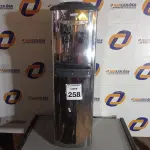 LOTE 258 - 01 BEBEDOURO P/GARRAFÃO EM INOX MARCA LIBELL. (NO ESTADO) ATENÇÃO! FAZER A VISITAÇÃO ANTES DE ARREMATAR, NÃO SABEMOS SE FUNCIONA. LEILÃO NÃO TEM GARANTIA E NEM DEVOLUÇÃO, SUJEITO A POSSÍVEIS AVARIAS VISÍVEIS/OCULTAS E/OU AUSÊNCIA DE COMPONENTES.