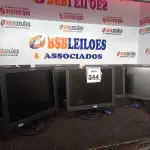 LOTE 344 - 06 MONITORES LCD MARCAS E MODELOS DIVERSOS. (NO ESTADO) ATENÇÃO! FAZER A VISITAÇÃO ANTES DE ARREMATAR, NÃO SABEMOS SE FUNCIONA. LEILÃO NÃO TEM GARANTIA E NEM DEVOLUÇÃO, SUJEITO A POSSÍVEIS AVARIAS VISÍVEIS/OCULTAS E/OU AUSÊNCIA DE COMPONENTES.