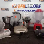 LOTE 328 - 02 SANDUICHEIRAS, 01 LIQUIDIFICADOR, 01 CAFETEIRA, 01 MULTIPROCESSADOR DE FRUTAS EM INOX E UTENSÍLIOS DIVERSOS. (NO ESTADO) ATENÇÃO! FAZER A VISITAÇÃO ANTES DE ARREMATAR, NÃO SABEMOS SE FUNCIONA. LEILÃO NÃO TEM GARANTIA E NEM DEVOLUÇÃO, SUJEITO A POSSÍVEIS AVARIAS VISÍVEIS/OCULTAS E/OU AUSÊNCIA DE COMPONENTES.